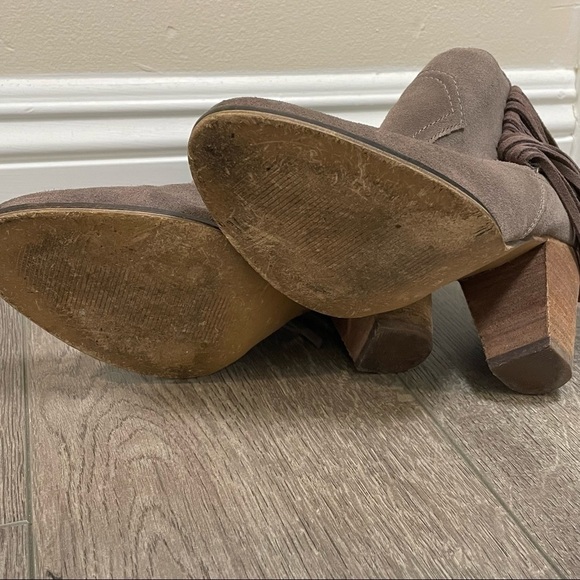 Steve Madden Ponncho Womens Ankle Boots Fringe Western Taupe Suede Sz 7M - Picture 6 of 8